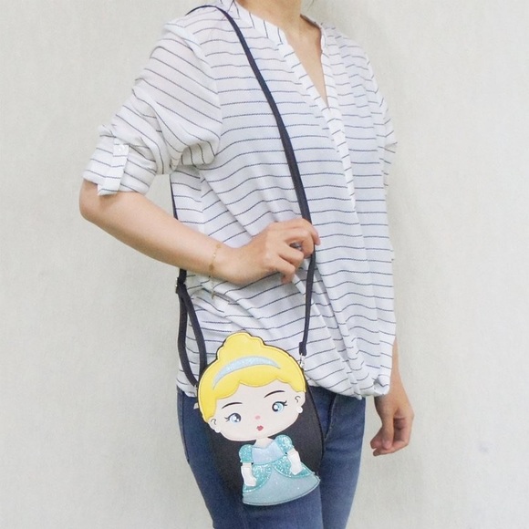 💙 DISNEY CINDERELLA CROSSBODY PURSE 💙 - Picture 5 of 12